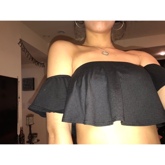 FASHION NOVA FLOWY SHOULDERLESS CROP TOP - Picture 1 of 3